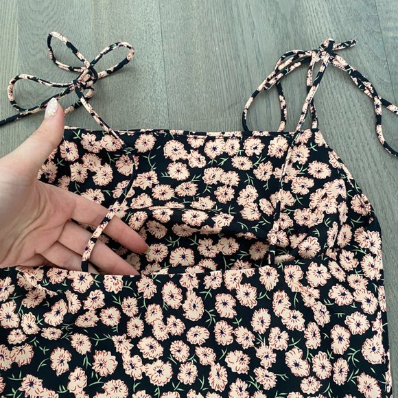 Princess Polly Franklyn mini dress | Black floral strappy mini dress | US size 0 - Picture 10 of 12